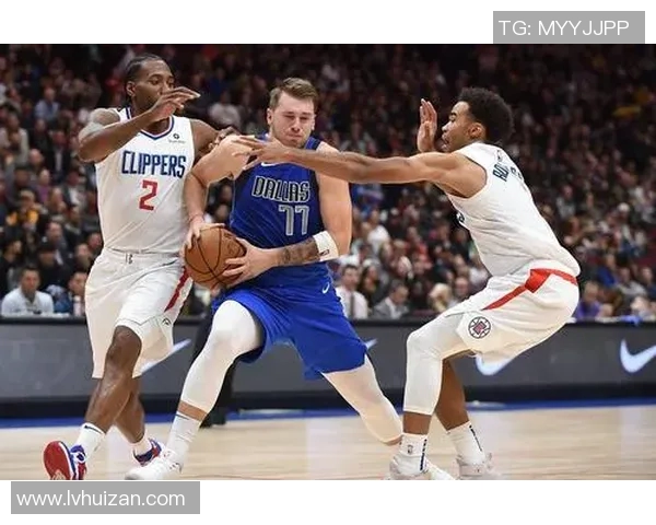 深圳篮球队的灵活战术揭秘与球队发展新趋势探讨 深圳篮球队的灵活战术揭秘与球队发展新趋势探讨